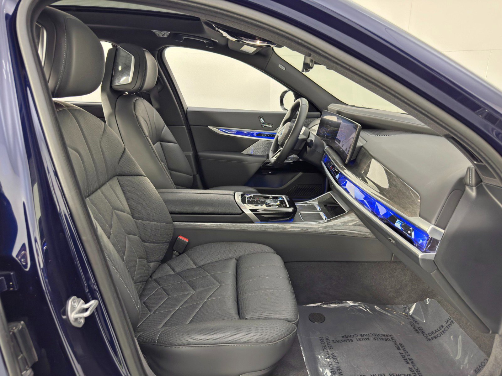 Used 2024 BMW i7 xDrive60 w/ Executive Package image 15