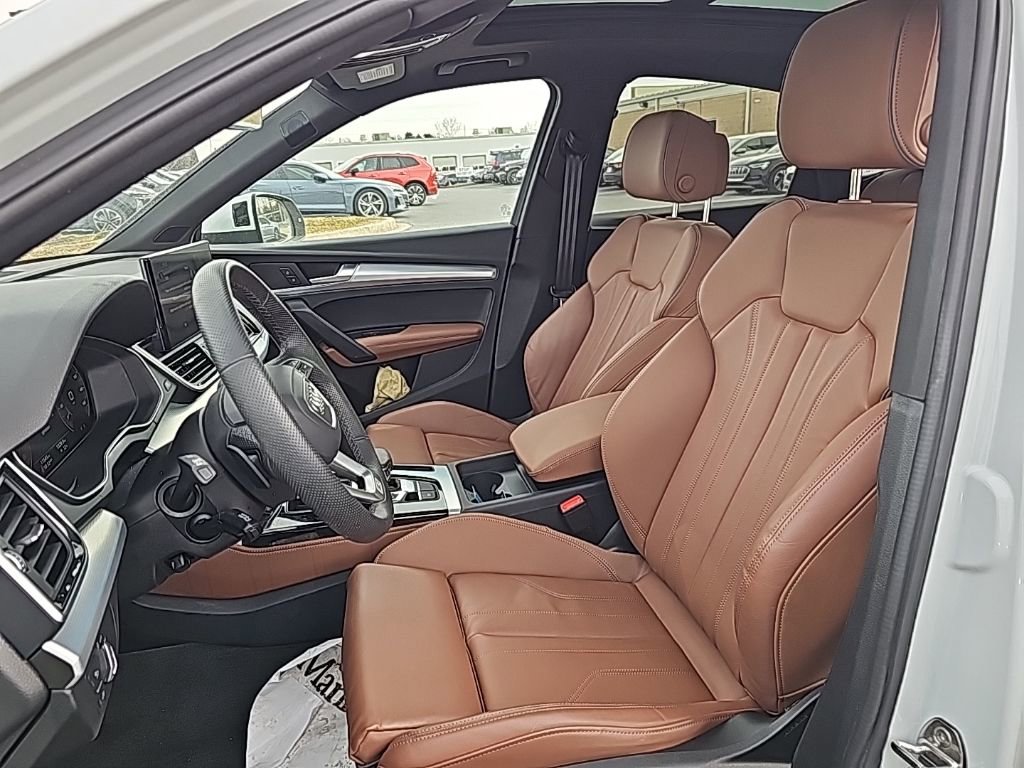 Used 2025 Audi Q5 2.0T Premium Plus w/ Premium Plus Package image 3