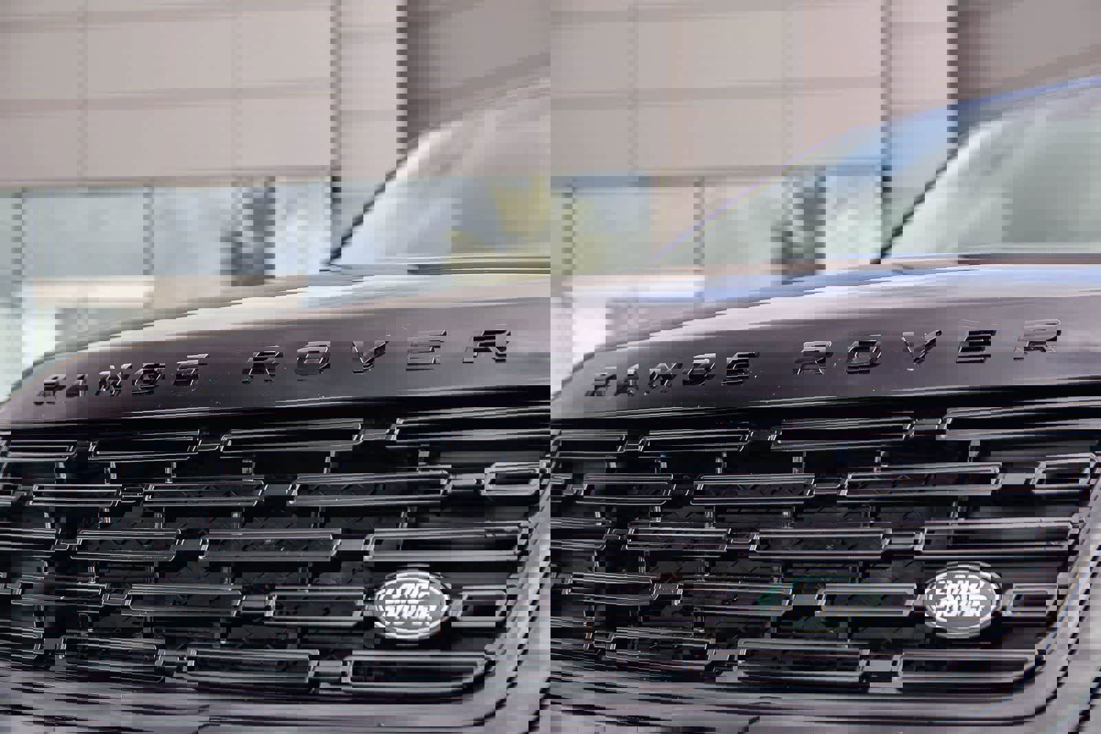 Used 2025 Land Rover Range Rover Velar Dynamic SE image 11