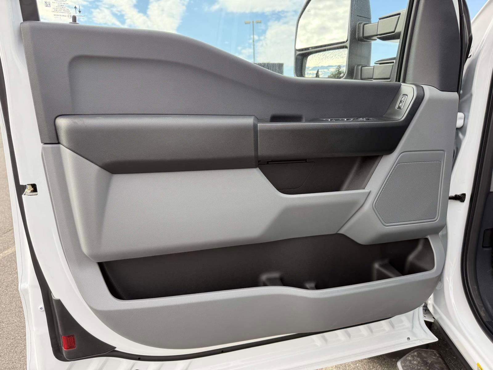 New 2026 Ford F550 4x4 Supercab Super Duty image 8