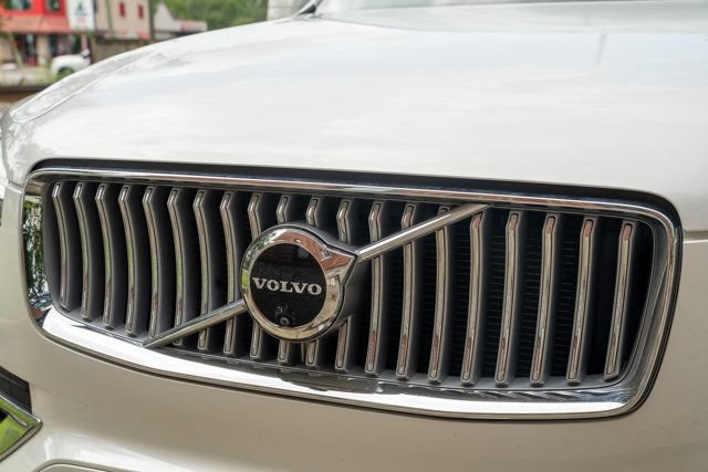 Used 2025 Volvo XC90 T8 Plus w/ Protection Package Premier AWD/4WD image 10
