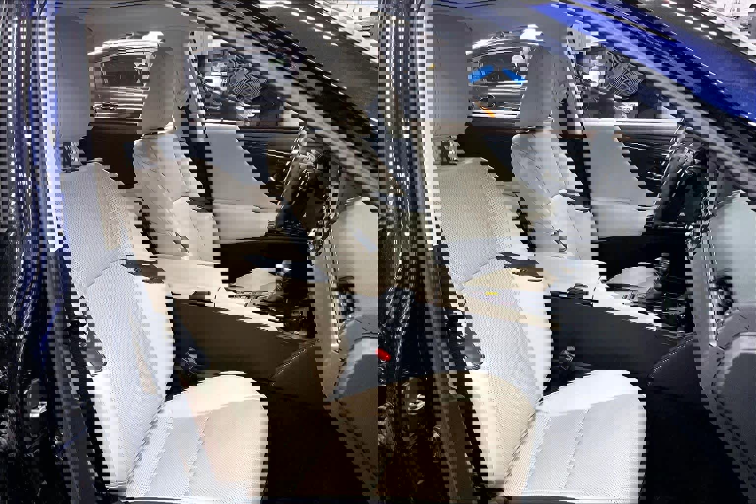 Used 2024 Lexus ES 350 w/ Premium Package image 9