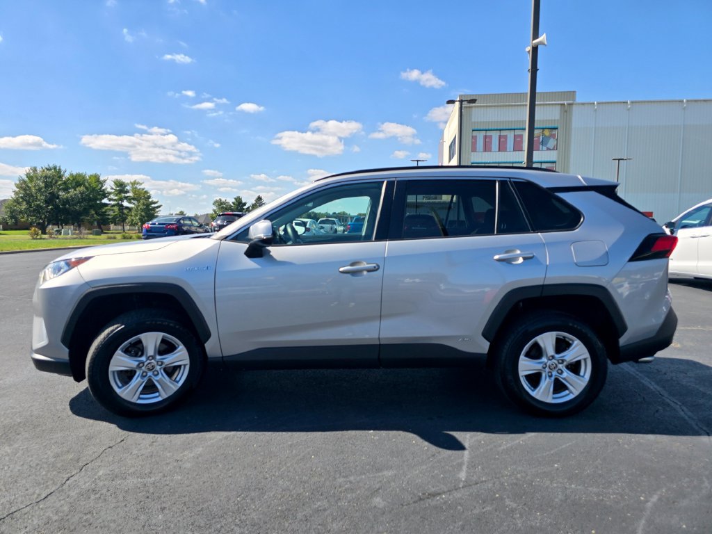 Used 2020 Toyota RAV4 XLE AWD/4WD image 5