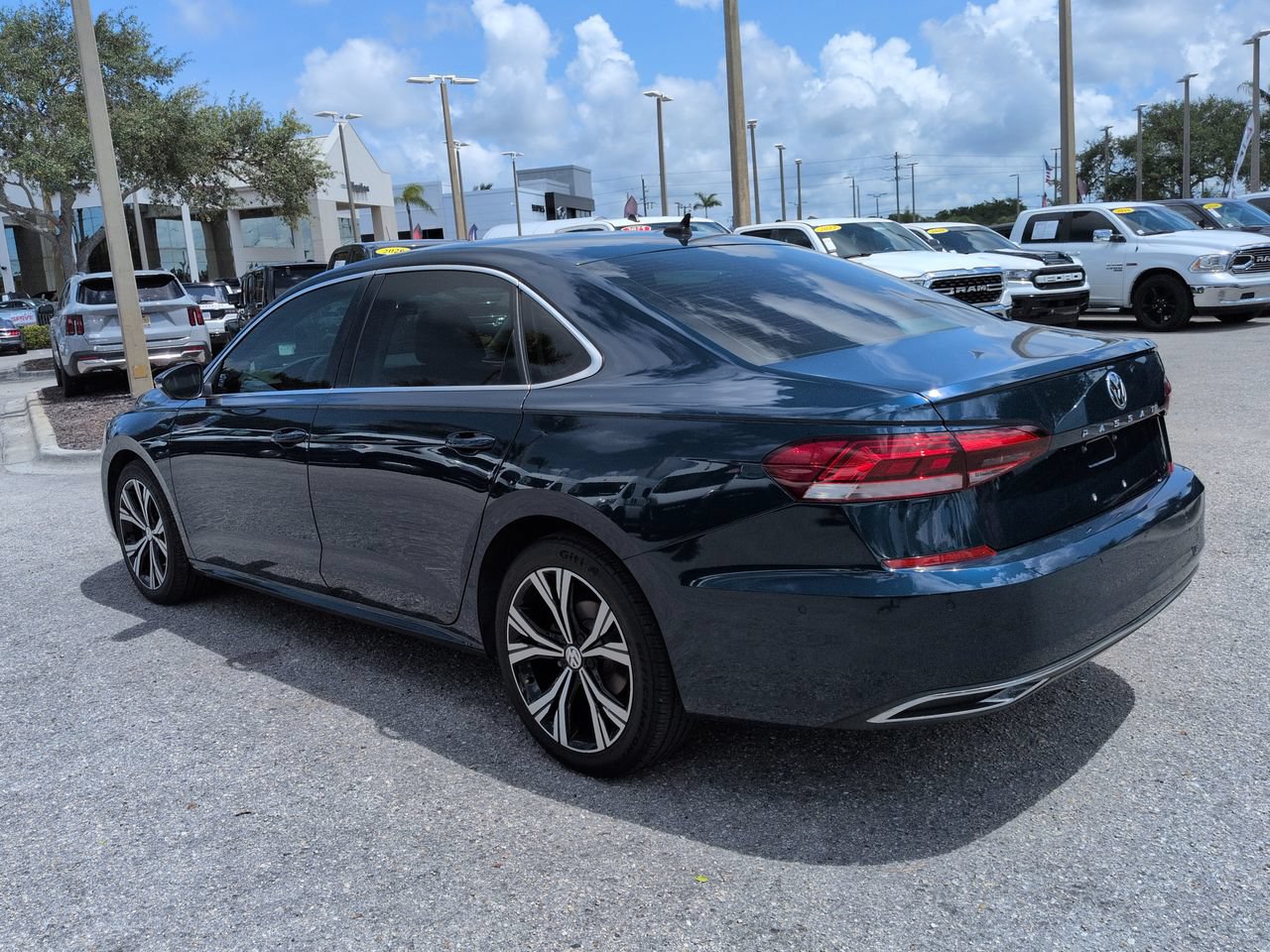 Used 2020 Volkswagen Passat 2.0T SEL FWD image 7