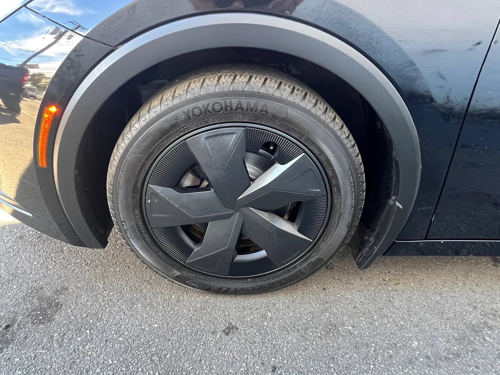 Used 2023 Toyota Prius Prime FWD image 11