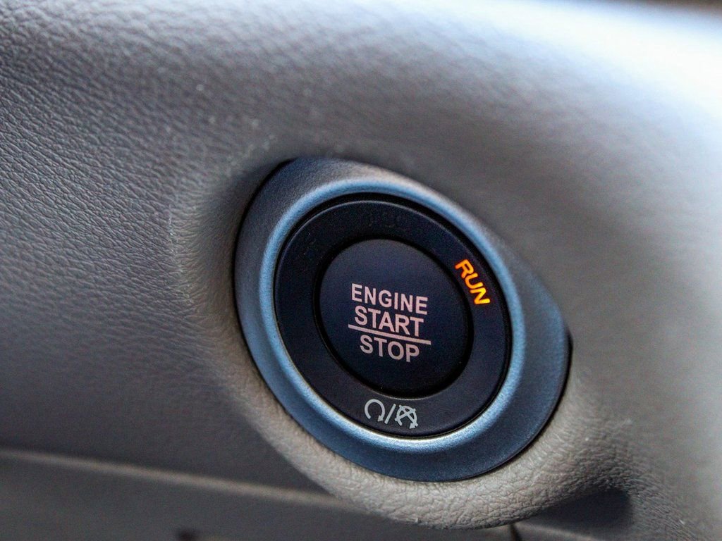 Used 2024 Chrysler Pacifica Touring-L image 29