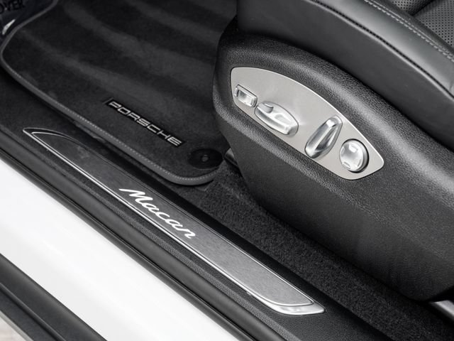 Certified 2026 Porsche Macan AWD/4WD image 11