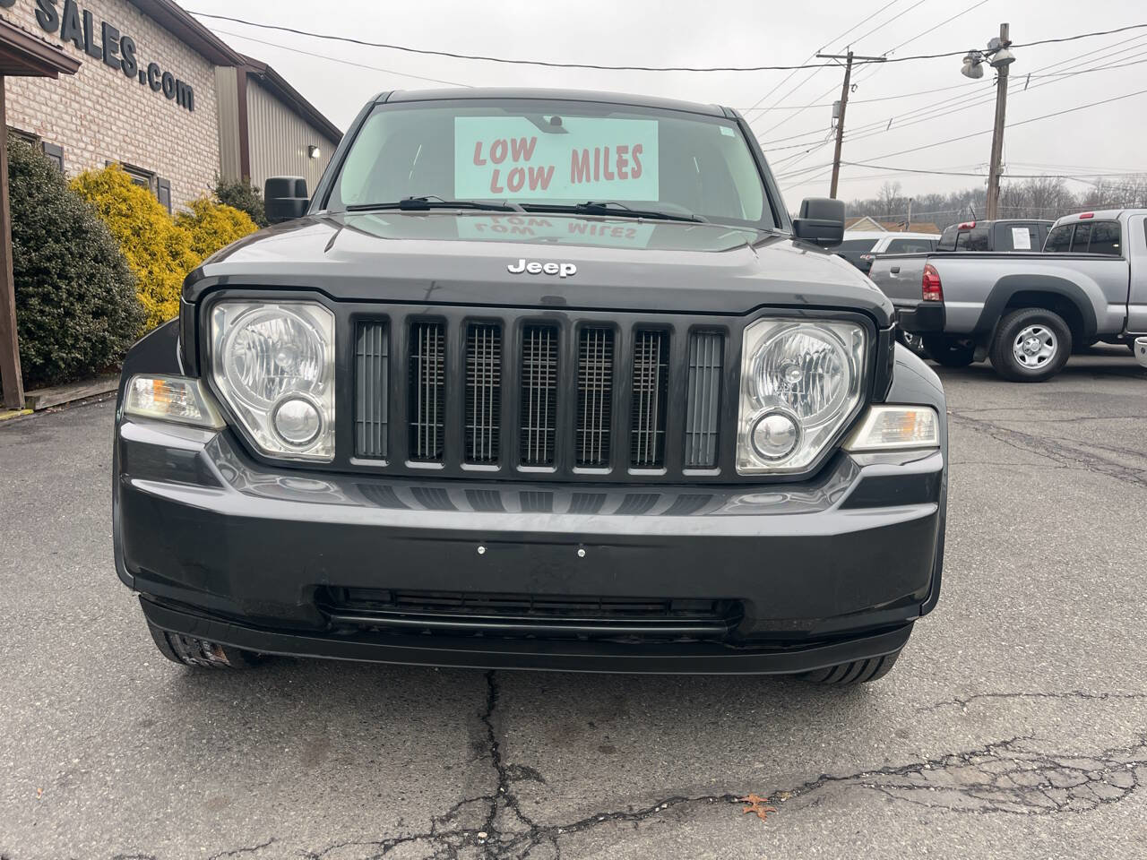 Used 2011 Jeep Liberty Sport image 3