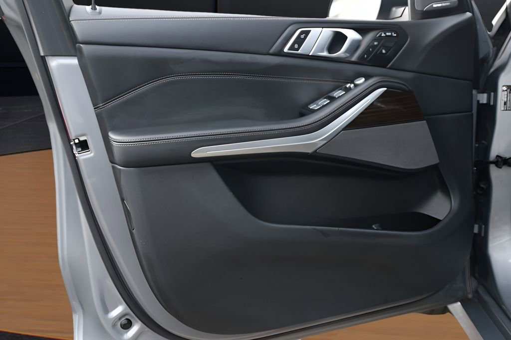 Used 2025 BMW X7 xDrive40i image 30