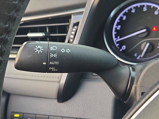 Used 2020 Toyota Camry SE w/ Convenience Package FWD image 14