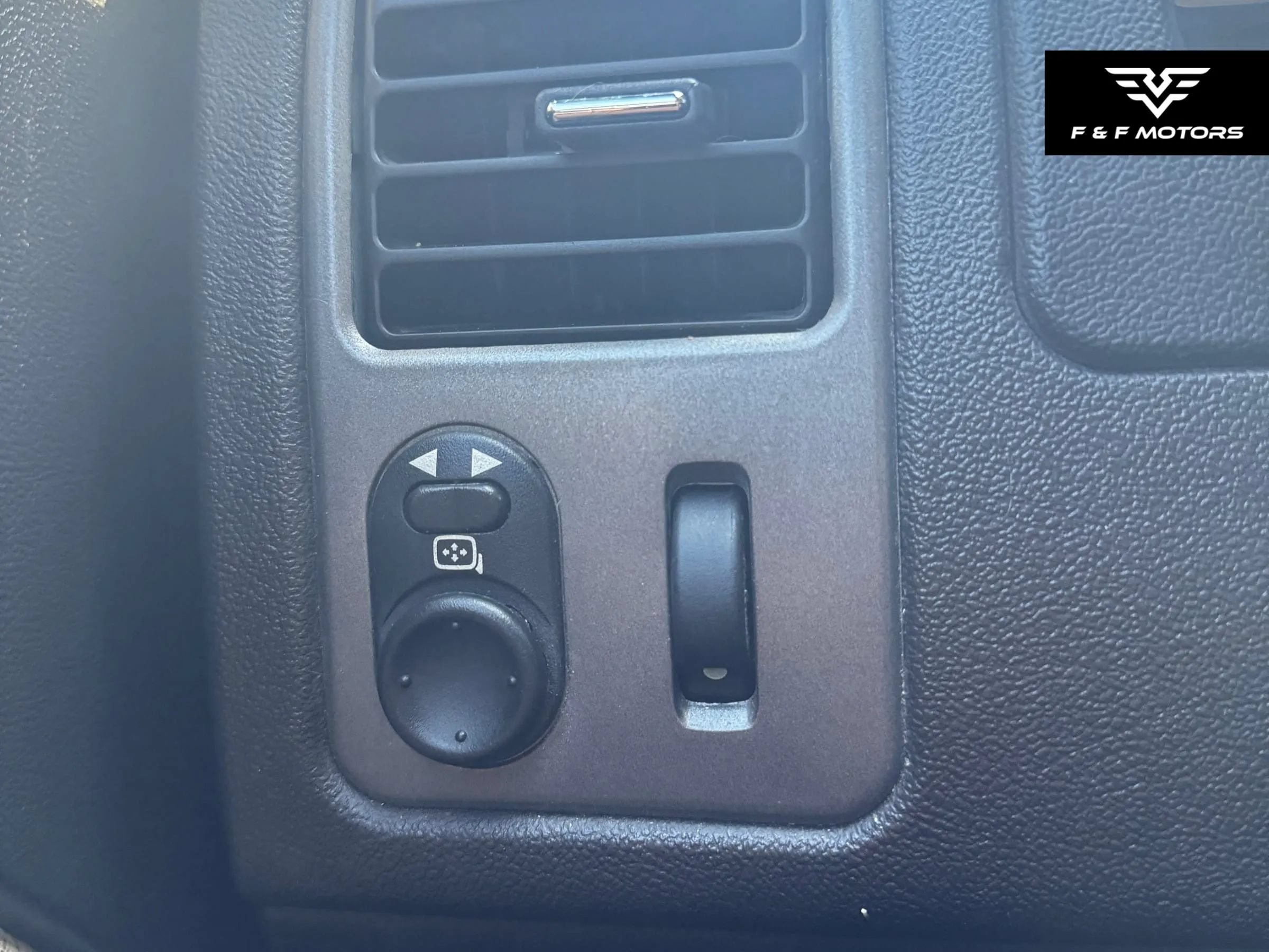 Used 2006 Pontiac Torrent 2WD image 18