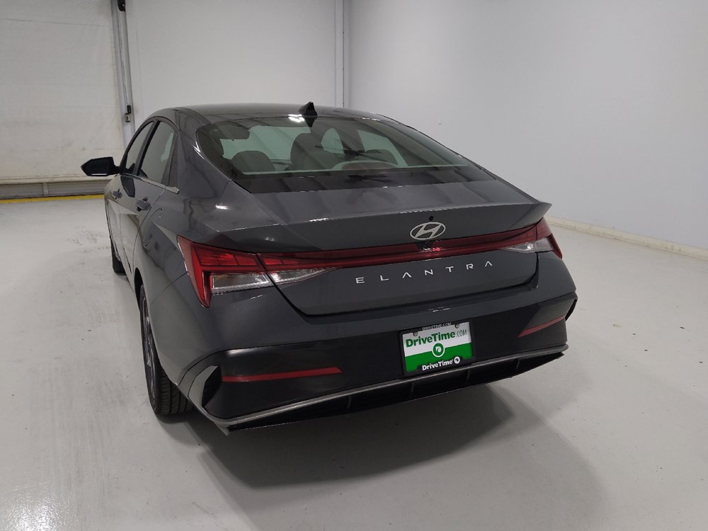 Used 2025 Hyundai Elantra SEL FWD image 6