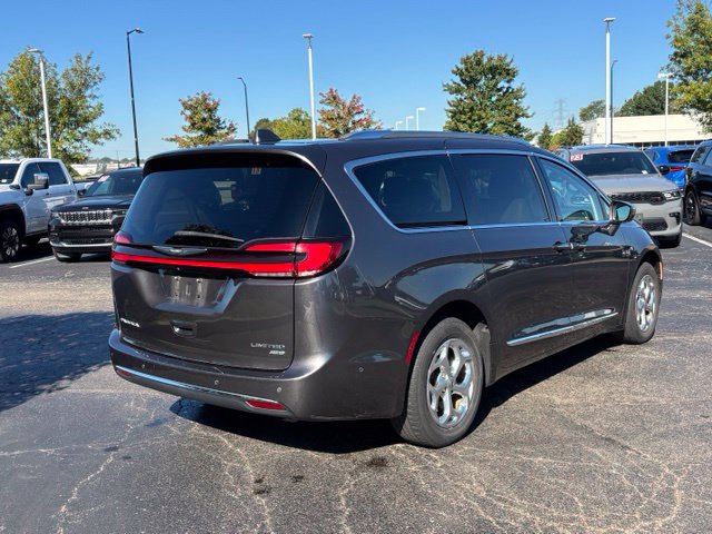 Used 2021 Chrysler Pacifica Limited w/ Premium & Safety Sphere Group AWD/4WD image 13