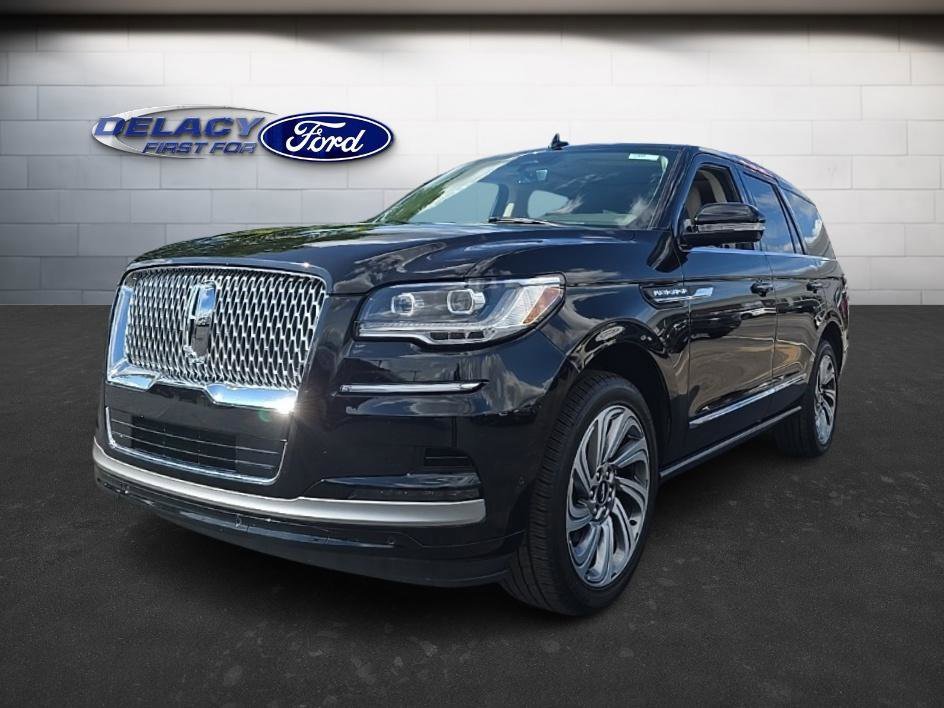 Used 2024 Lincoln Navigator Premiere image 1