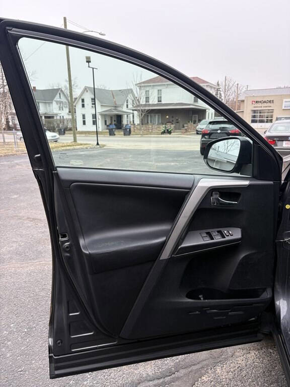 Used 2018 Toyota RAV4 XLE image 12