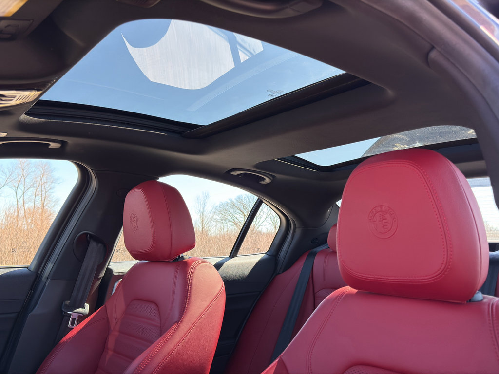 Used 2024 Alfa Romeo Giulia Veloce AWD/4WD image 19