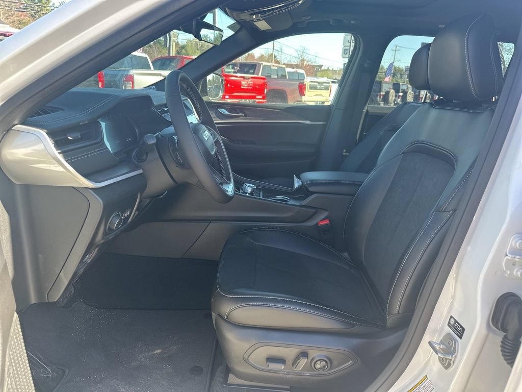New 2026 Jeep Grand Cherokee Altitude AWD/4WD image 11
