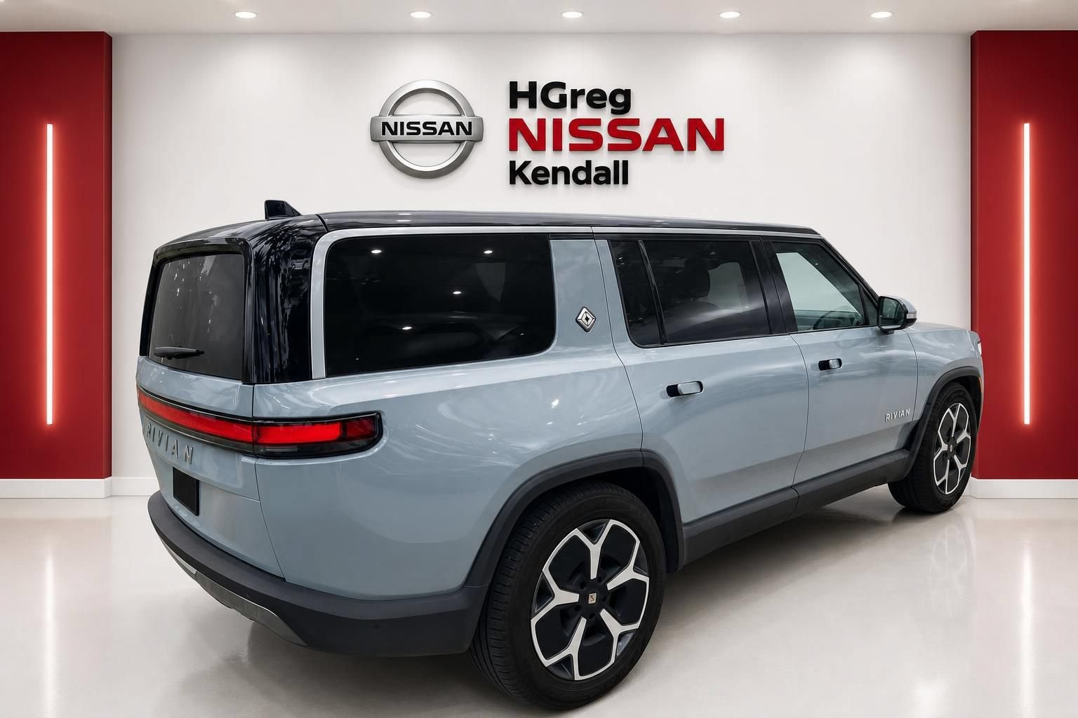 Used 2024 Rivian R1S Adventure AWD/4WD image 4