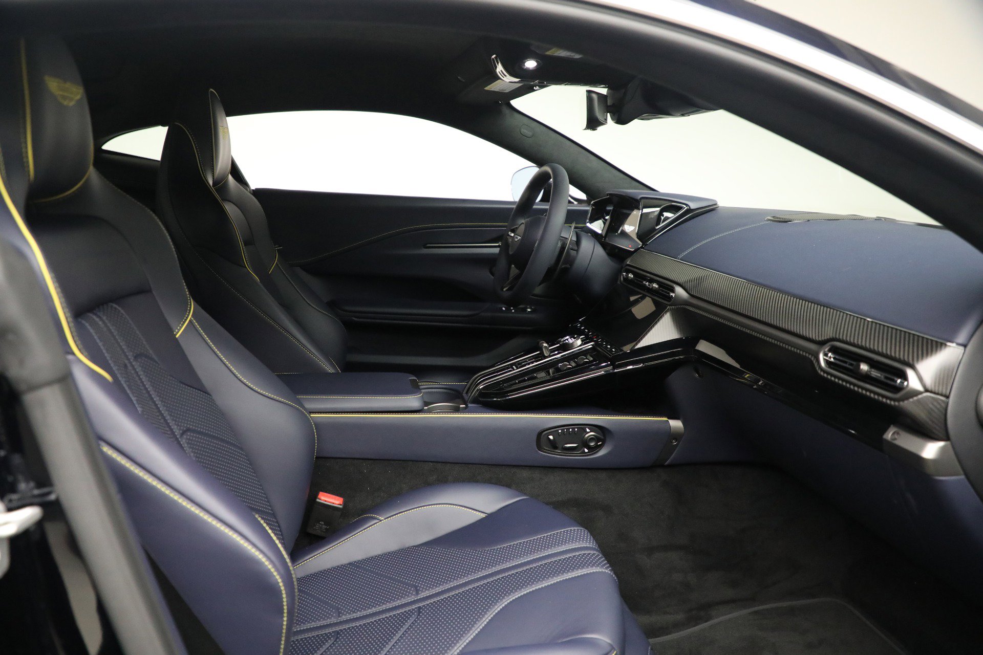 New 2026 Aston Martin V8 Vantage Coupe image 19