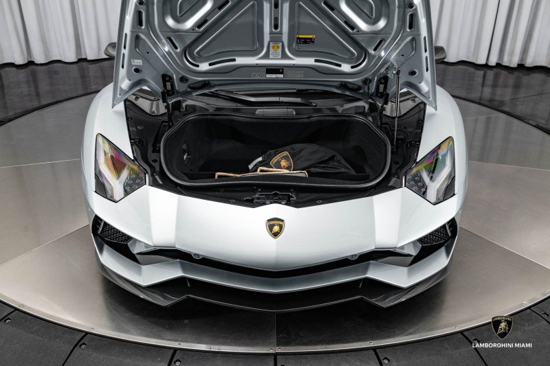 Used 2018 Lamborghini Aventador S image 10