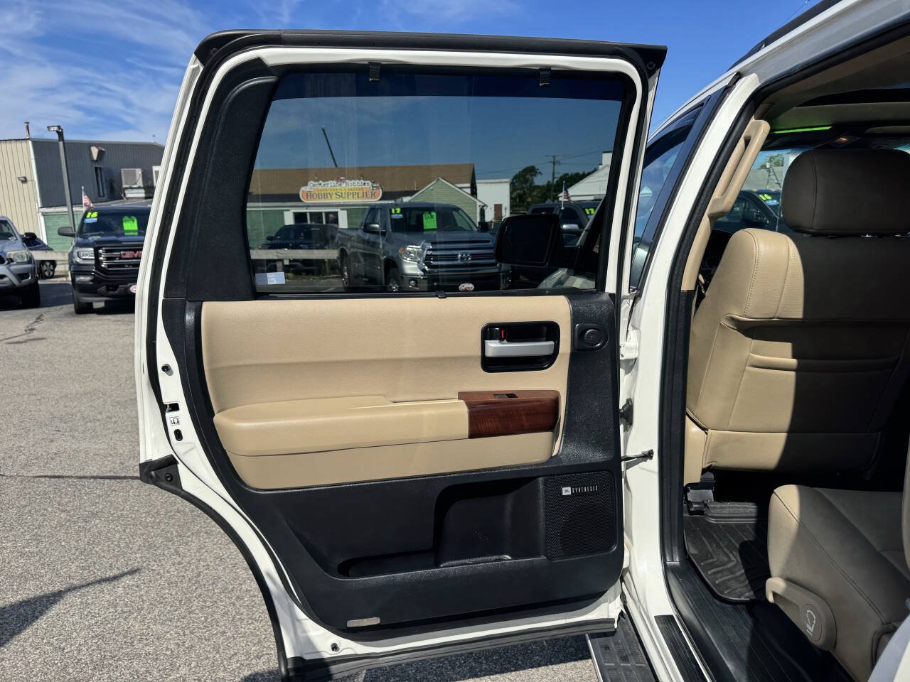 Used 2014 Toyota Sequoia Platinum AWD/4WD image 33