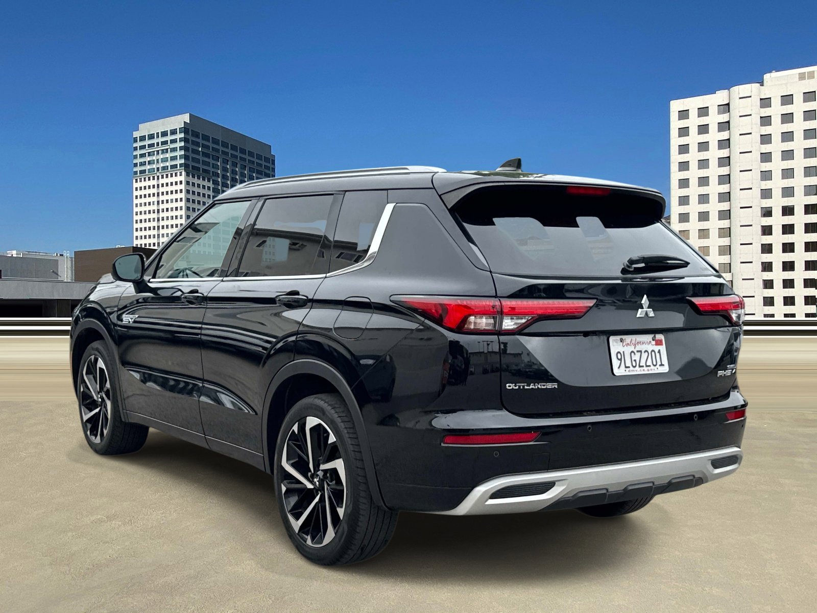 Used 2023 Mitsubishi Outlander SEL AWD/4WD image 3
