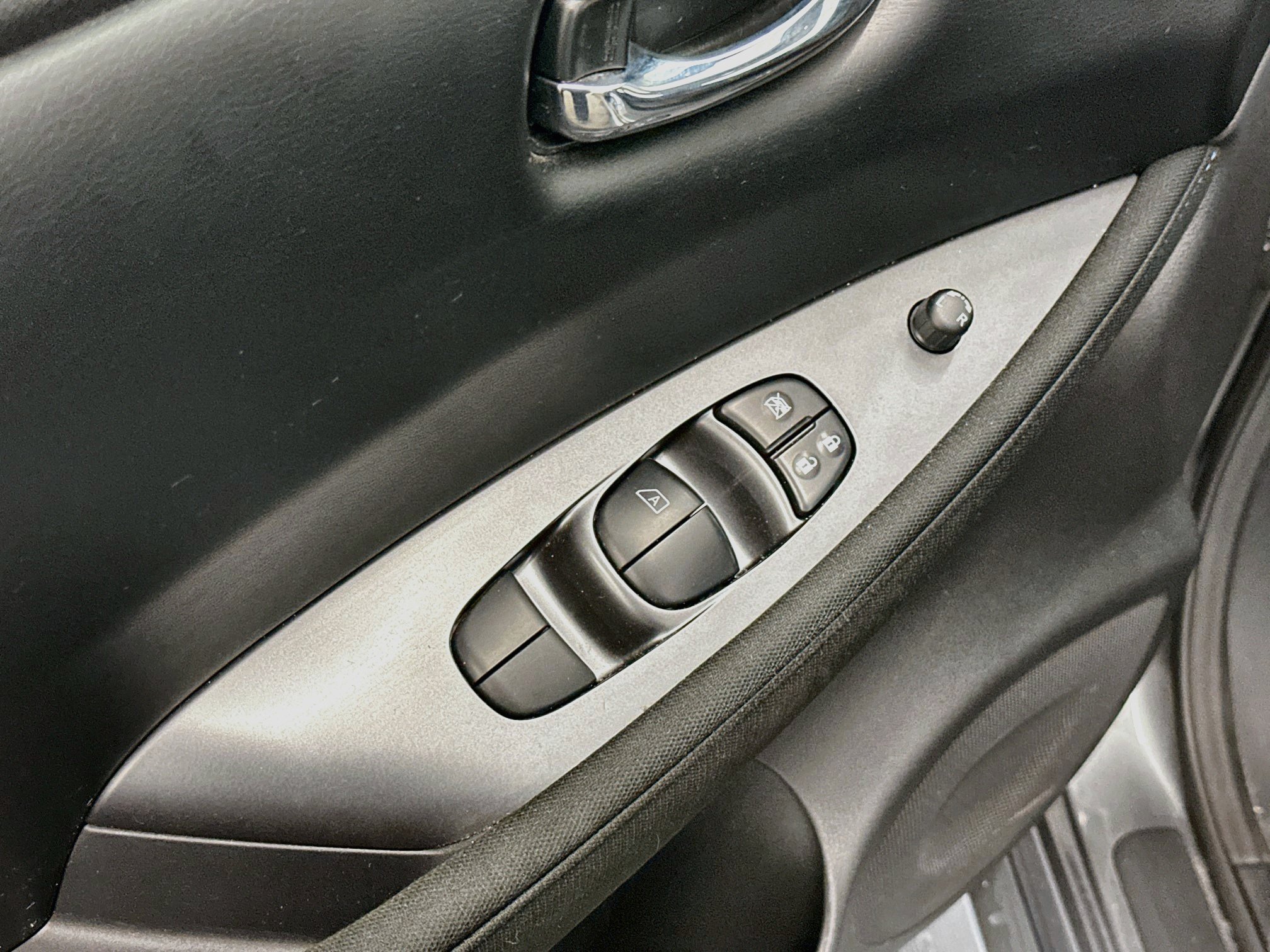 Used 2025 Nissan Leaf S FWD image 15