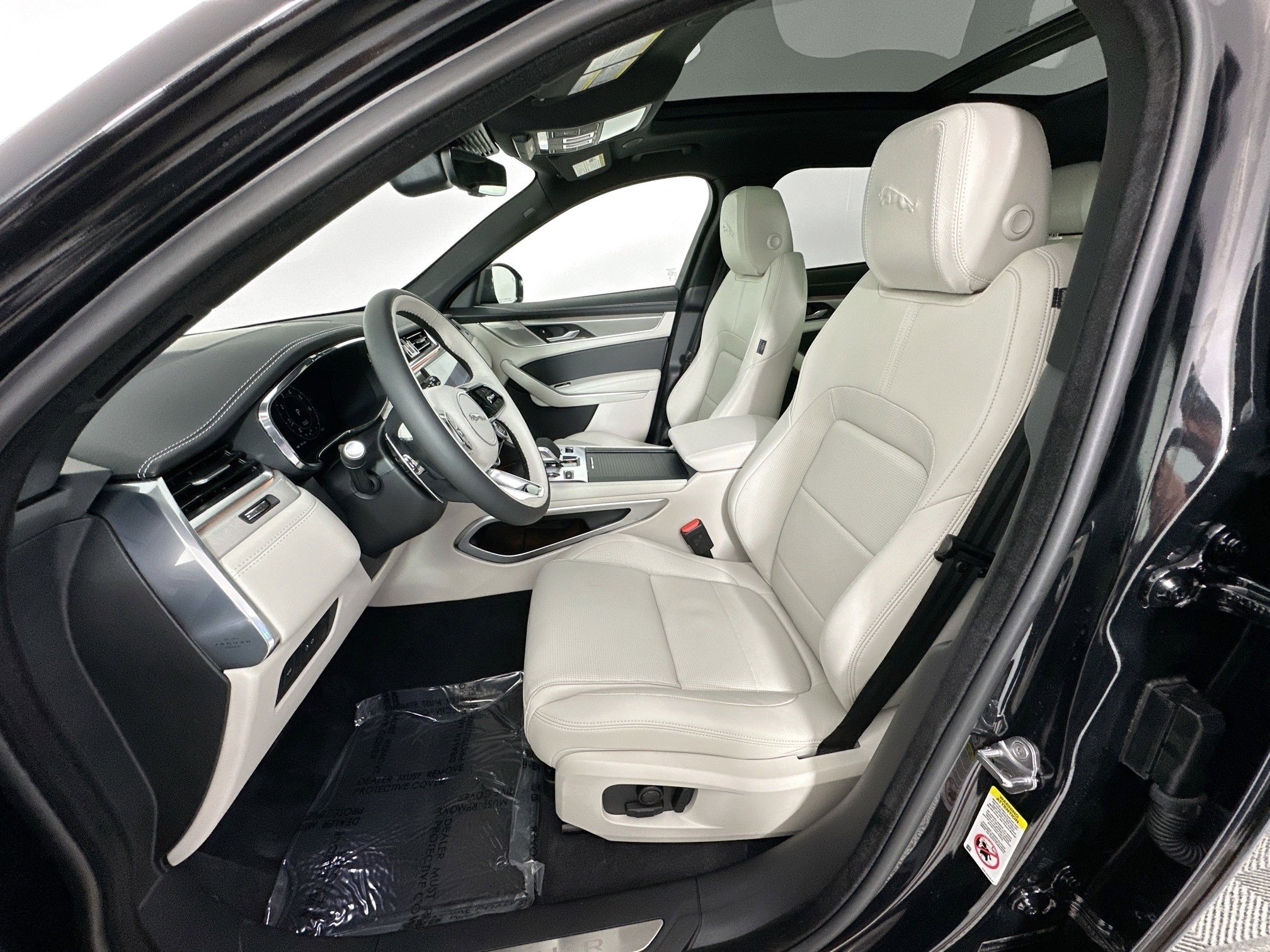 Used 2026 Jaguar F-PACE R-Dynamic S image 19