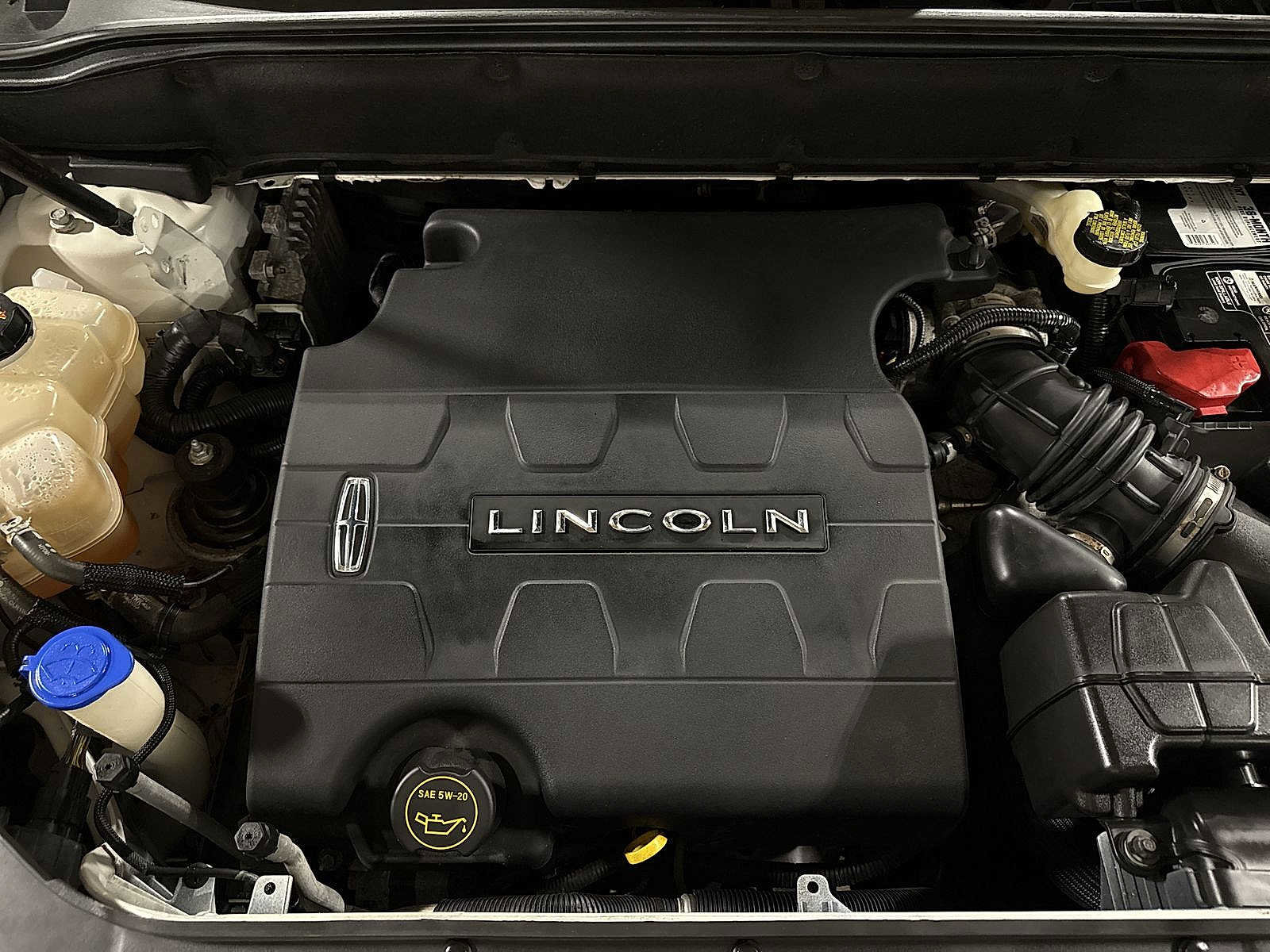 Used 2016 Lincoln MKX Reserve w/ Cargo Accessories Package image 12