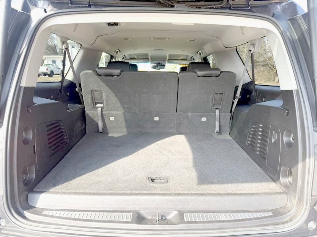 Used 2018 Chevrolet Suburban LT image 31