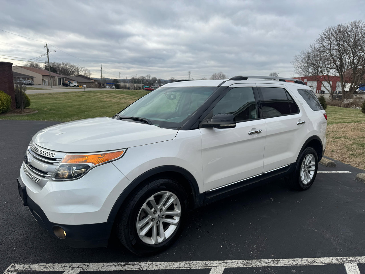 Used 2013 Ford Explorer XLT image 3