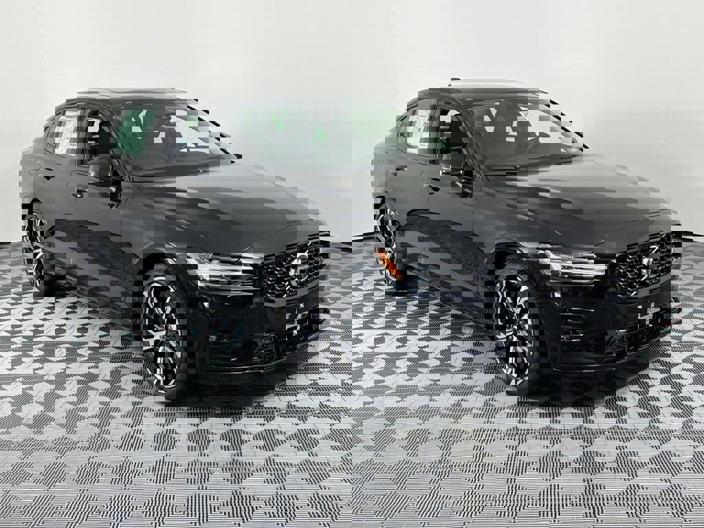 New 2024 Volvo S60 B5 Plus w/ Climate Package image 4