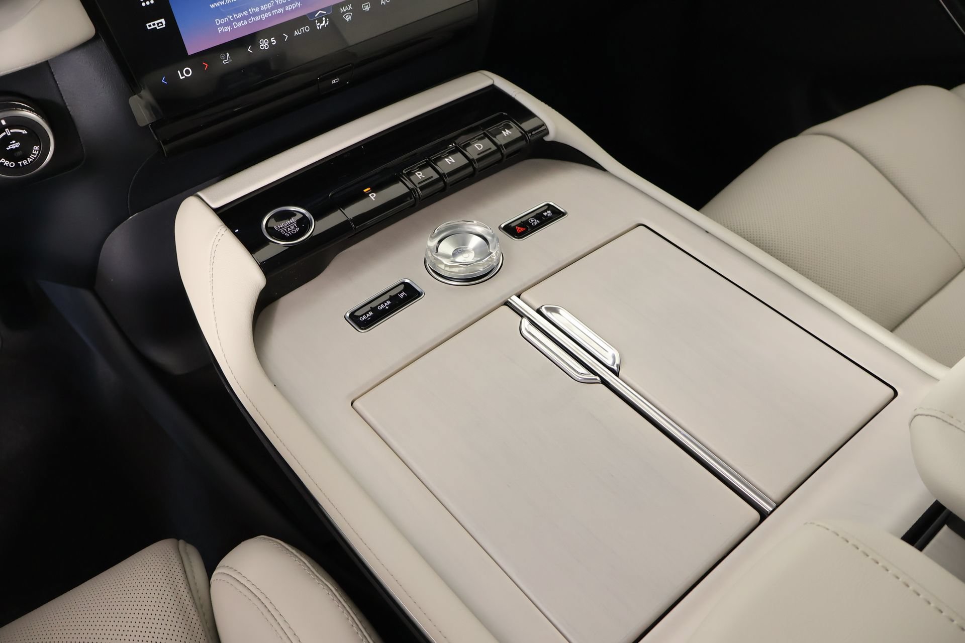 New 2026 Lincoln Navigator Premiere AWD/4WD image 8