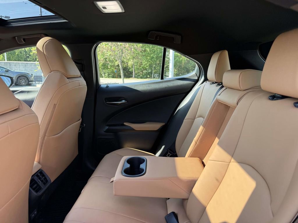 Used 2024 Lexus UX 250h AWD w/ Premium Package image 18