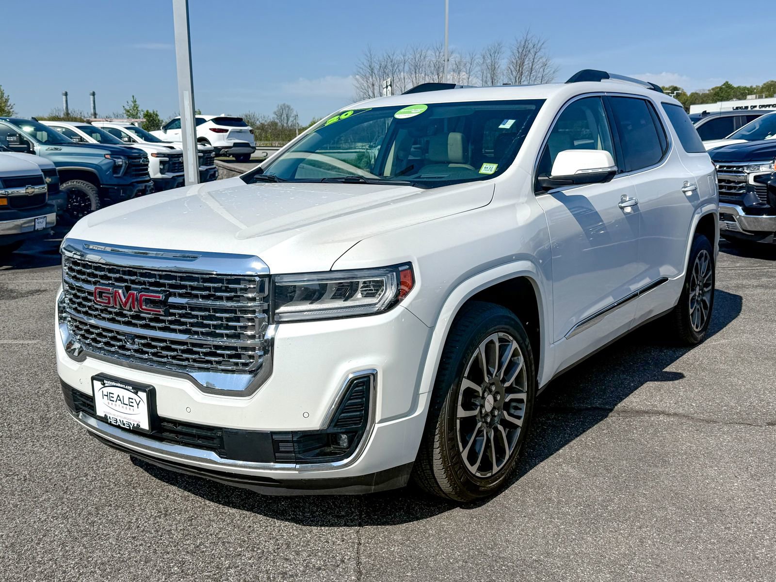 Used 2020 GMC Acadia Denali w/ Technology Package AWD/4WD image 3