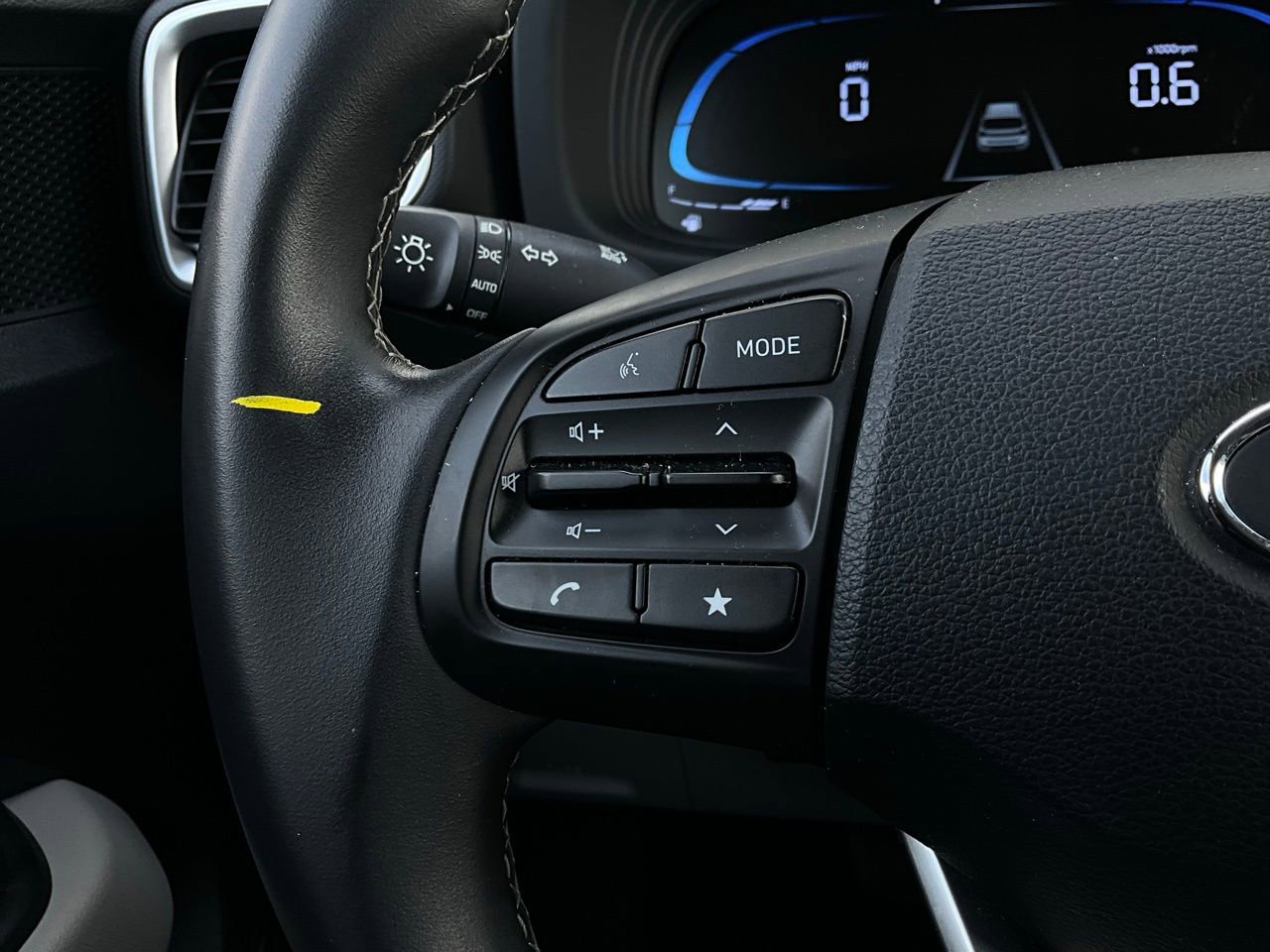 Used 2025 Hyundai Venue SEL image 34