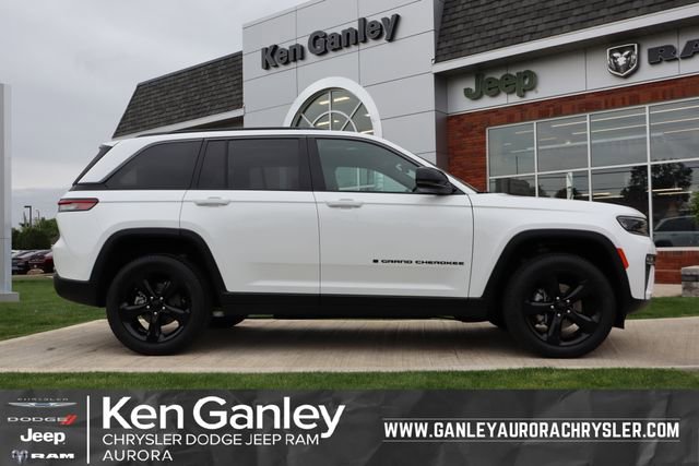 New 2026 Jeep Grand Cherokee Limited w/ Limited Altitude Package AWD/4WD image 1