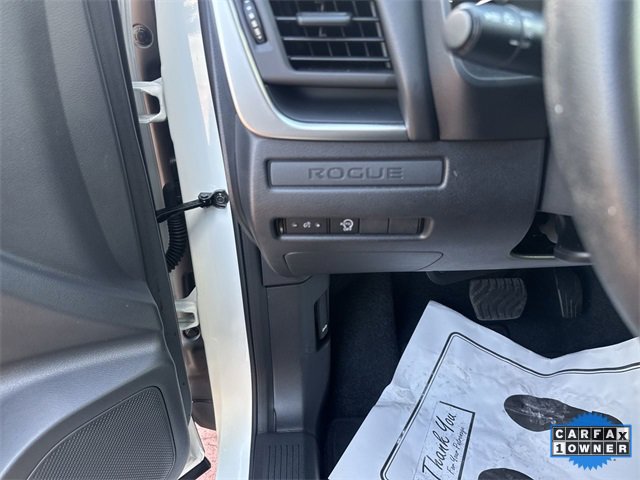 Used 2025 Nissan Rogue S image 12