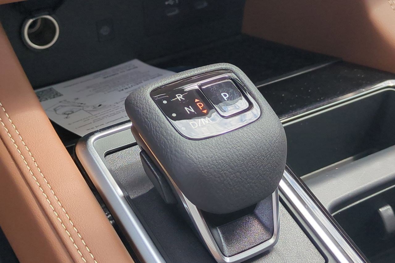New 2026 Nissan Pathfinder Platinum FWD image 25