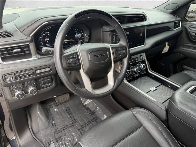 Used 2023 GMC Yukon Denali w/ Denali Reserve Package image 12