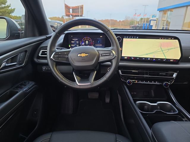 Used 2025 Chevrolet Traverse LT image 13