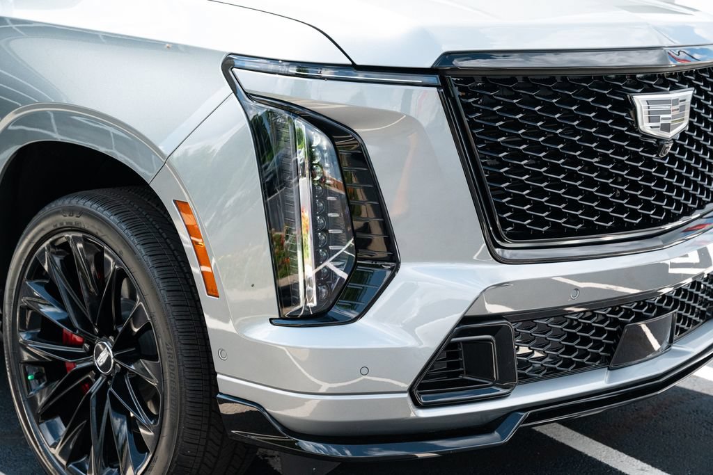 Used 2025 Cadillac Escalade V w/ LPO, ONYX Package AWD/4WD image 8