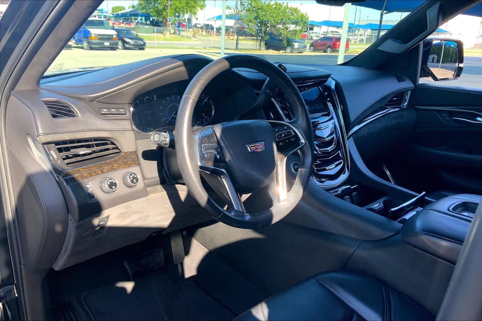 Used 2016 Cadillac Escalade Platinum AWD/4WD image 18