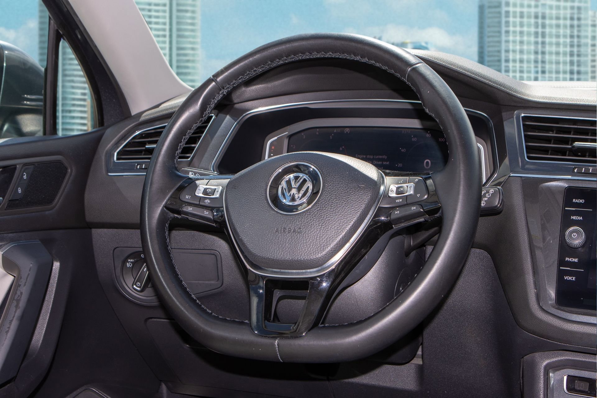 Used 2019 Volkswagen Tiguan SEL image 23