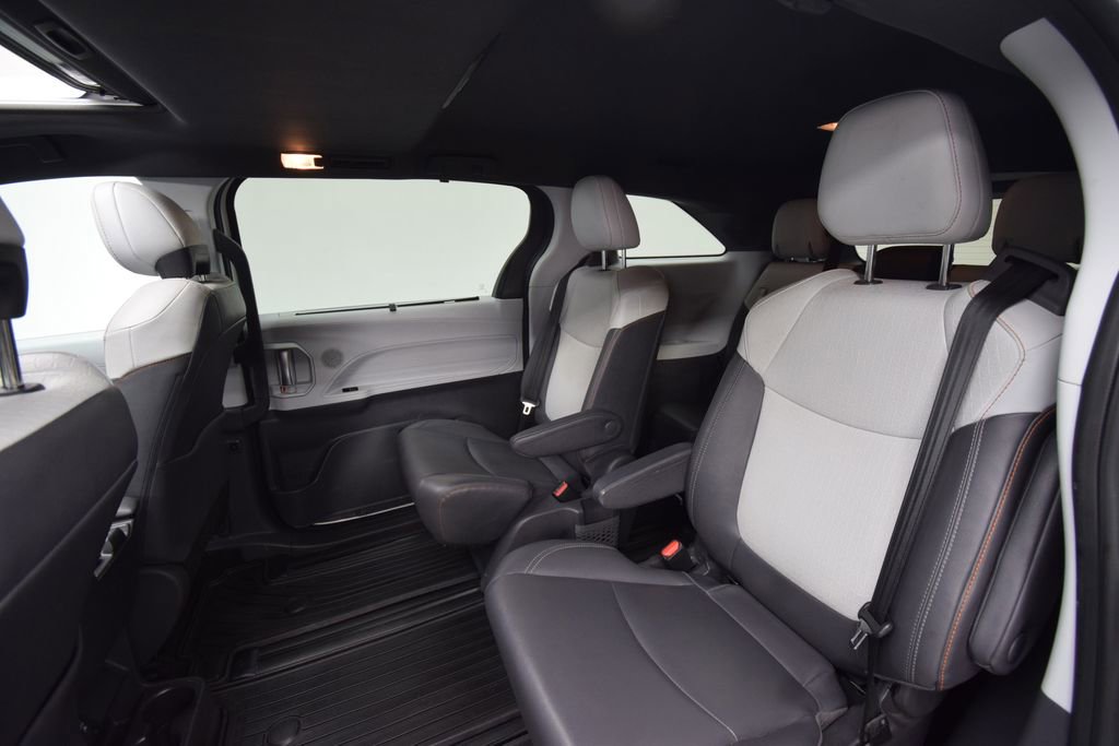 Used 2021 Toyota Sienna XSE w/ XSE Plus Package image 27