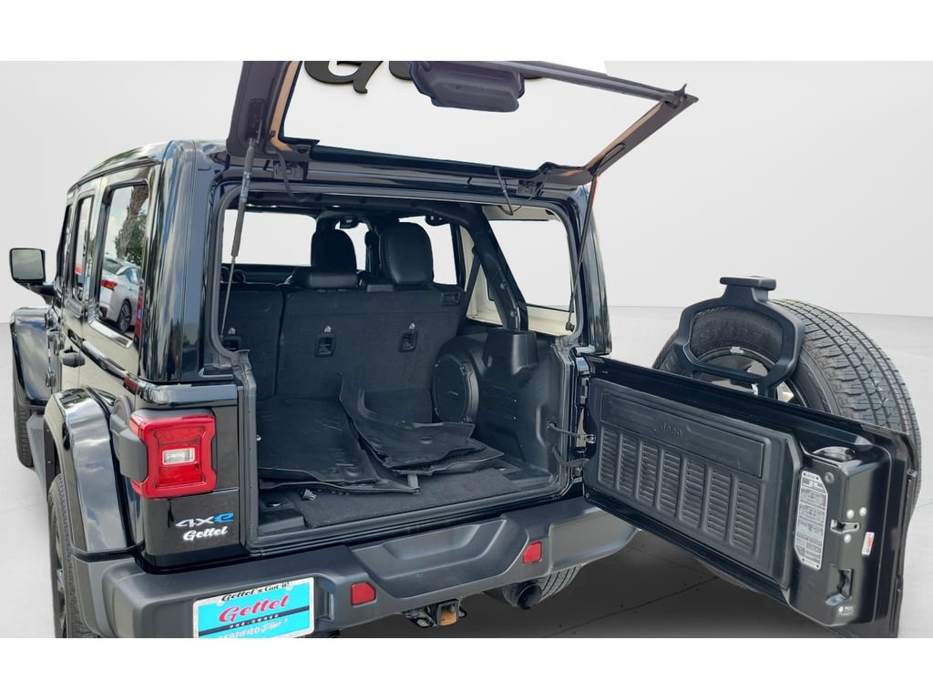 Used 2022 Jeep Wrangler Unlimited Sahara w/ Cold Weather Group AWD/4WD image 9