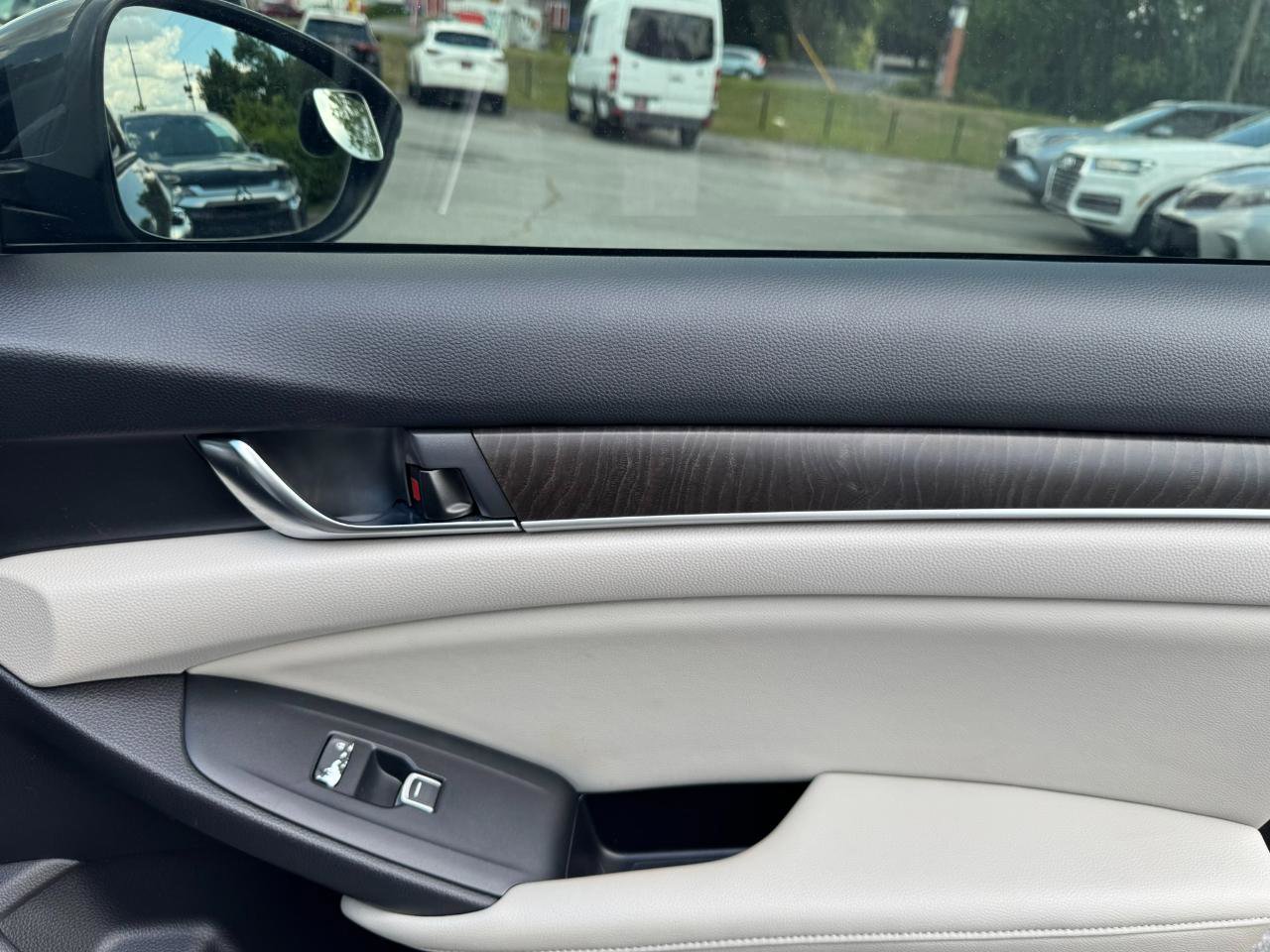 Used 2018 Honda Accord Touring image 33