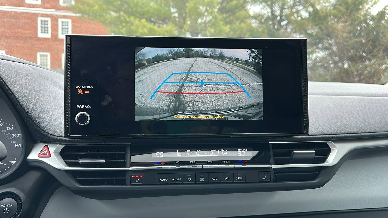 Used 2025 Toyota Sienna XLE w/ XLE Plus Package image 21