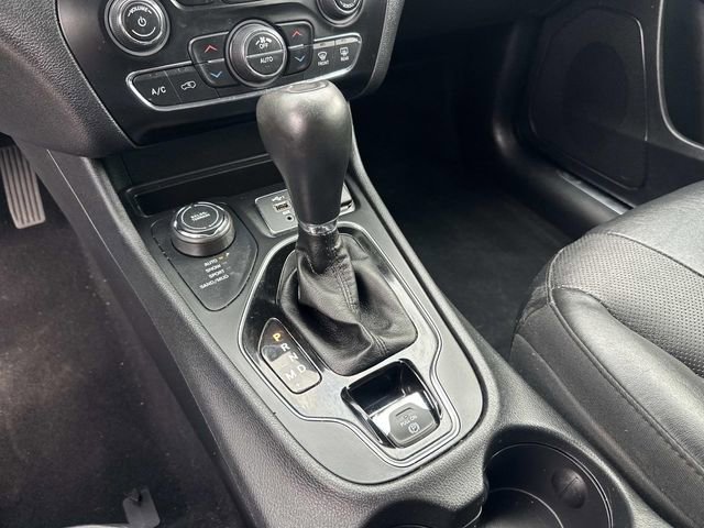 Used 2019 Jeep Cherokee Limited image 27