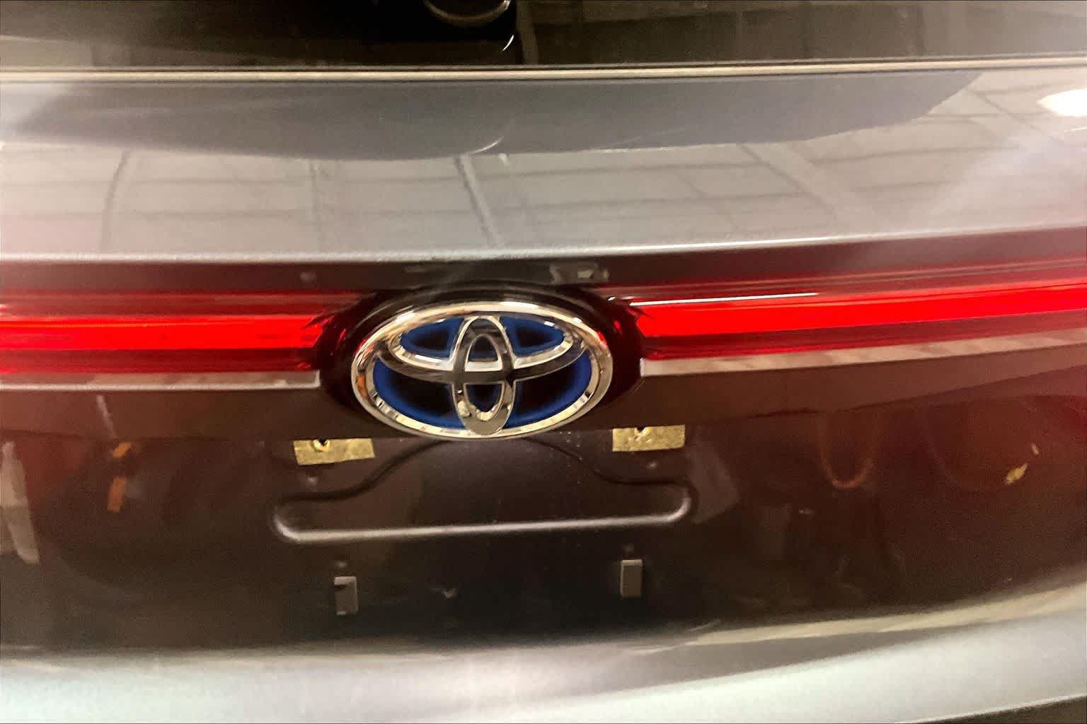 Used 2023 Toyota Venza LE AWD/4WD image 10